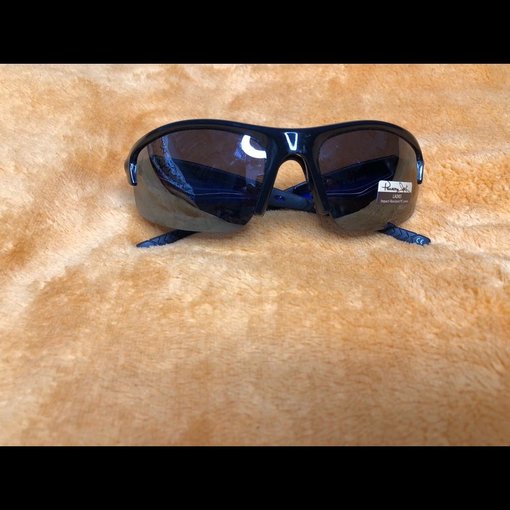 2 pairs of sunglasses